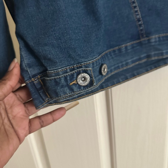 Baccini Embroidered Denim Jacket with Floral and Bird Design - Picture 4 of 8